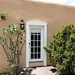 Dos Hermanas Casita 6 Downtown Courtyard Patio