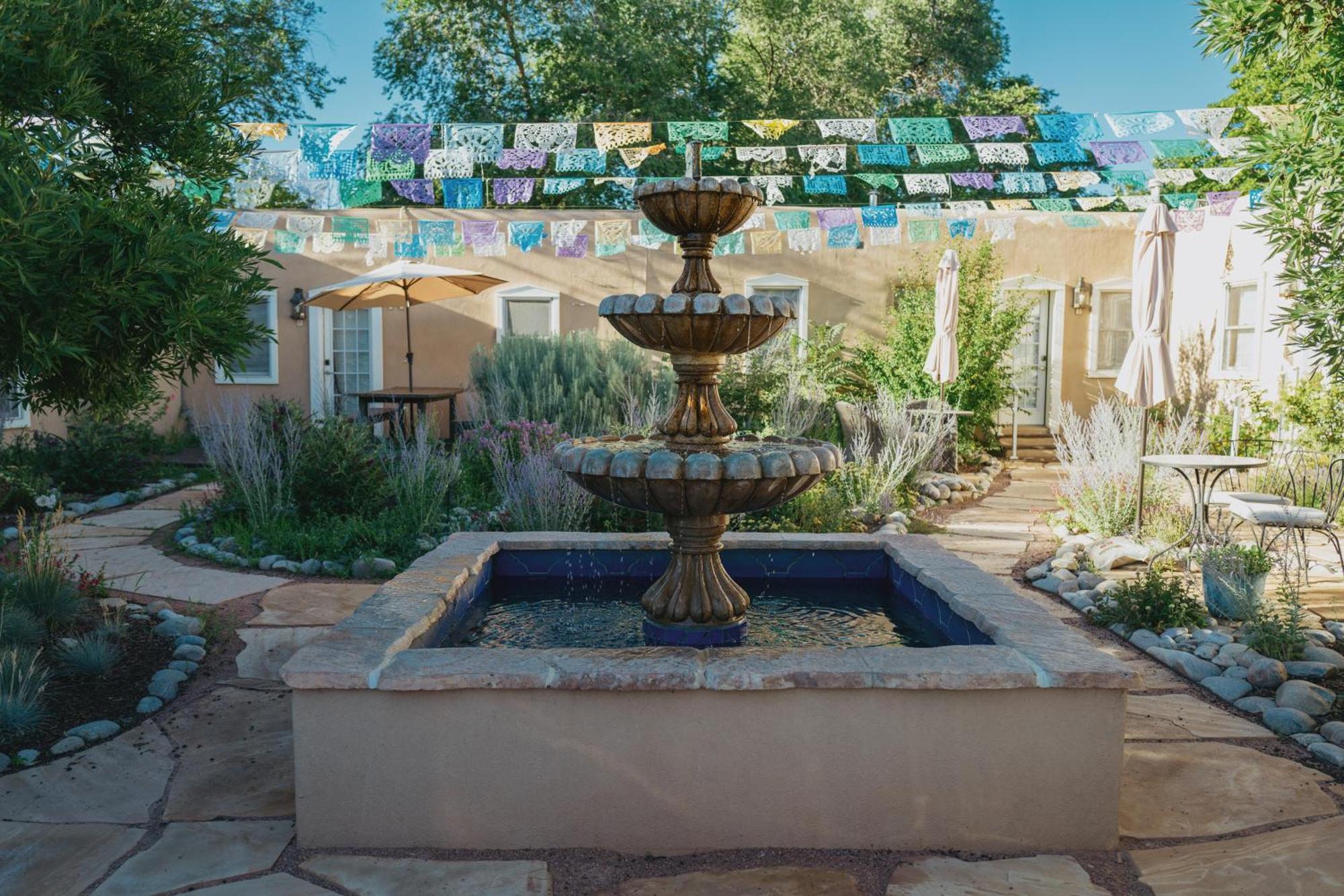 Dos Hermanas Casita 6 Downtown Courtyard Patio * Santa Fe