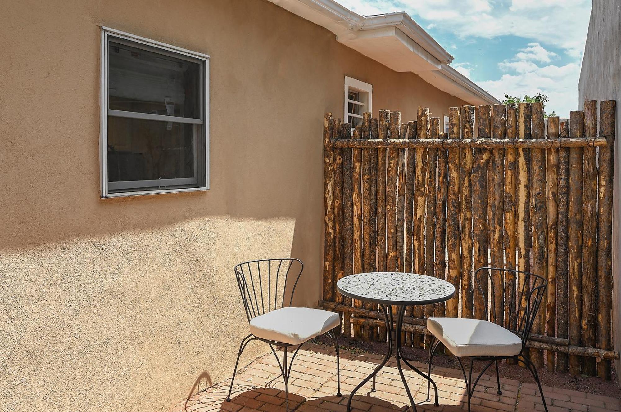 Dos Hermanas Casita 6 Downtown Courtyard Patio Holiday home