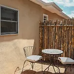 Dos Hermanas Casita 6 Downtown Courtyard Patio