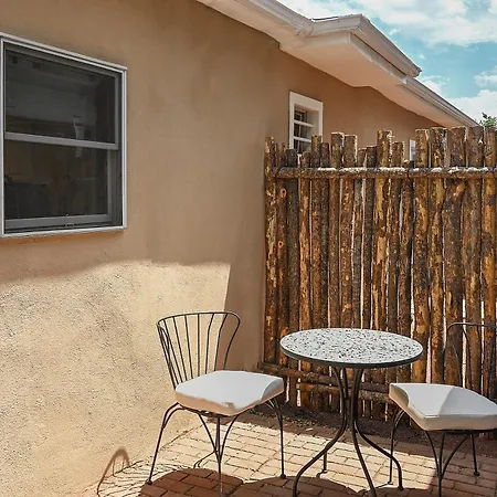 Dos Hermanas Casita 6 Downtown Courtyard Patio Holiday home